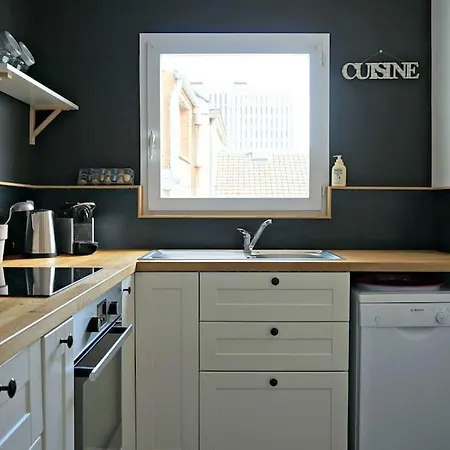 Apartment Vieux Avec Parking Et Balcon - Constantine *