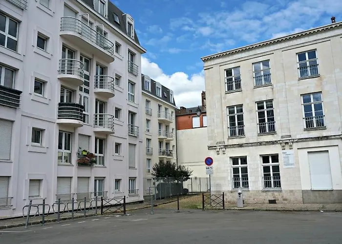 Vieux Avec Parking Et Balcon - Constantine Apartment Lille